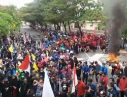 BREAKING NEWS : Tuntut Pembatalan Omnibus Law Ratusan Massa Kepung DPRD Bulukumba