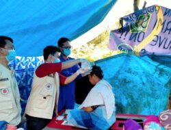 Bantuan Medis, TBM FK Unismuh Makassar Door To Door Tangani Korban Gempa Sulbar