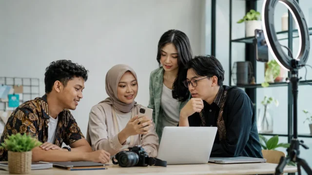 Komunikasi Kreator